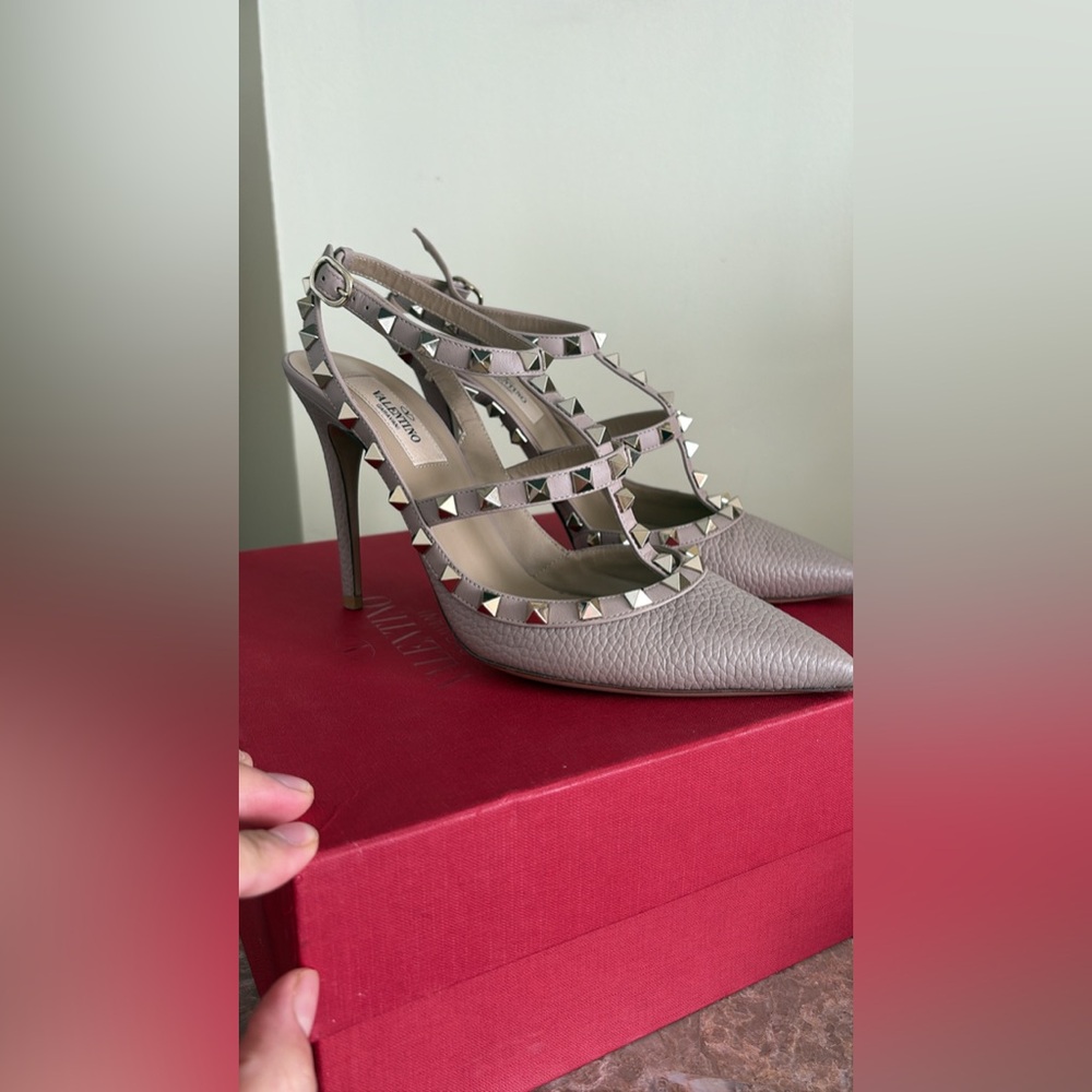 Valentino rockstud pumps